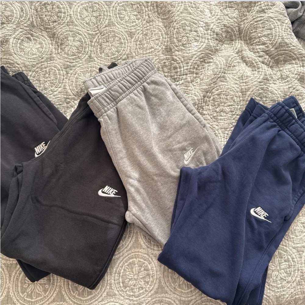 NIKE SWEATPANTS BUNDLE 
SIZE SMALL